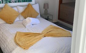 Wandsworth, South London Deluxe King Room 4